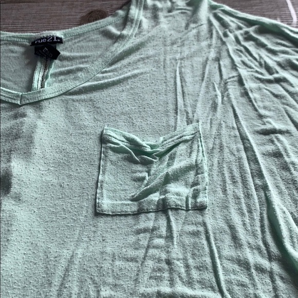 Rue21 T-shirt - Picture 3 of 6